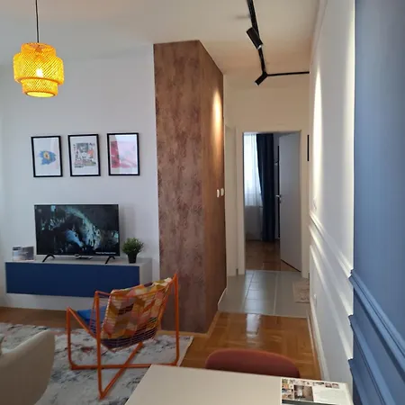 Azimut Art Apartment